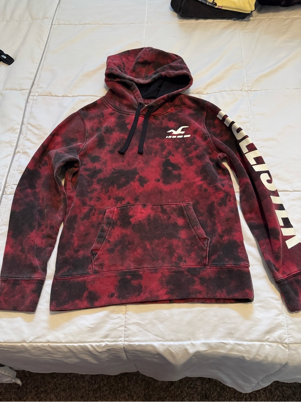 Hollister Men's Black and Red Tie-Dye Pullover Hoodie